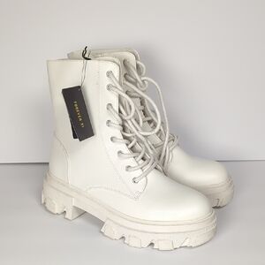 Forever 21 Cream/White Lace-Up Boots Size 7.5